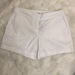 Vineyard vines casual white size 4 women’s shorts